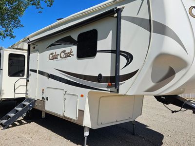 2018 Forest River Cedar Creek Silverback 5th Wheel