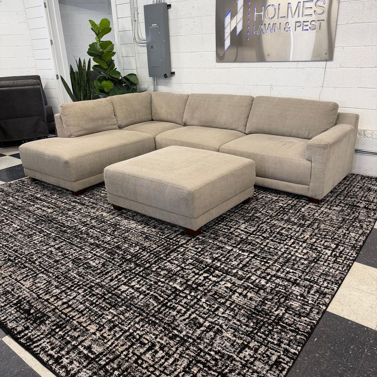 COSTCO RAYLIN FABRIC SECTIONAL W/ OTTOMAN, BEIGE!!