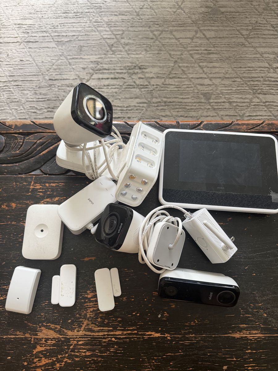 Vivint Smart Home Security System Bundle