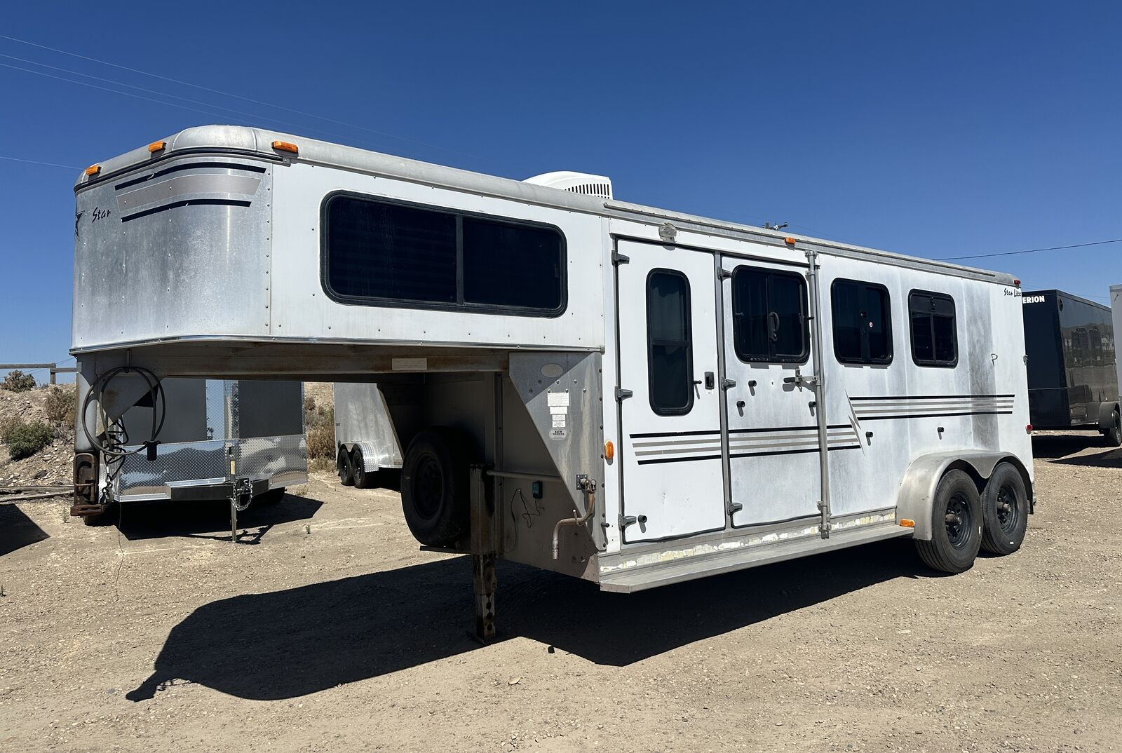 USED 2002 SIVER STAR 3 HORSE WEEKENDER