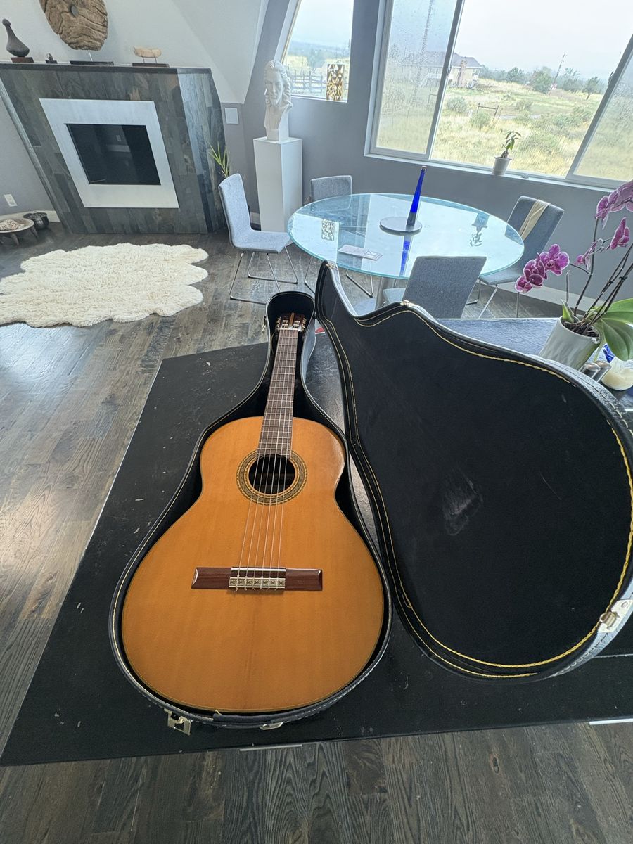 Maya C123 vintage guitar