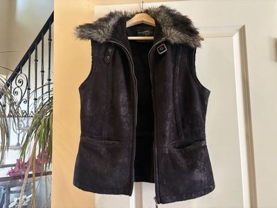 Black Montanaco Faux Suede Vest a faux Fur Collar Sz M