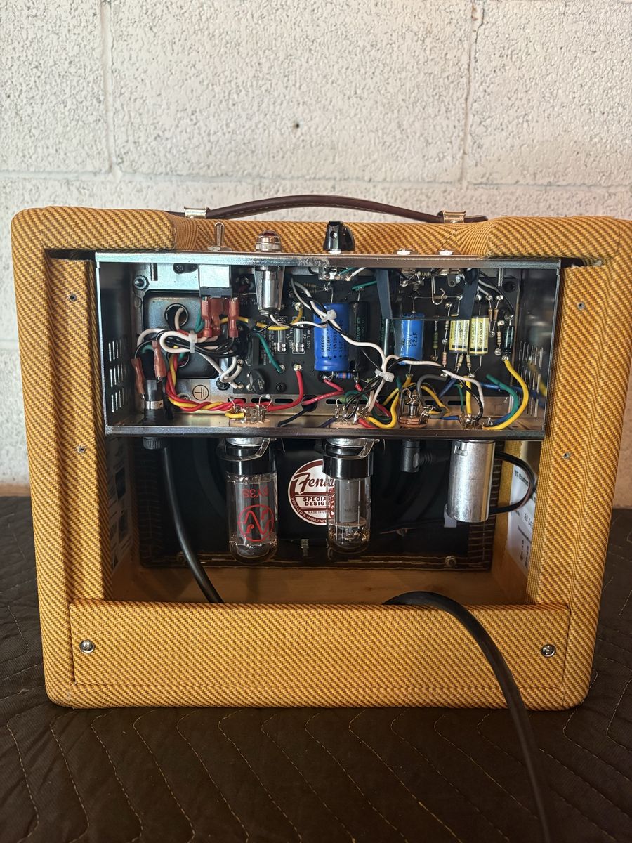 Main image 6