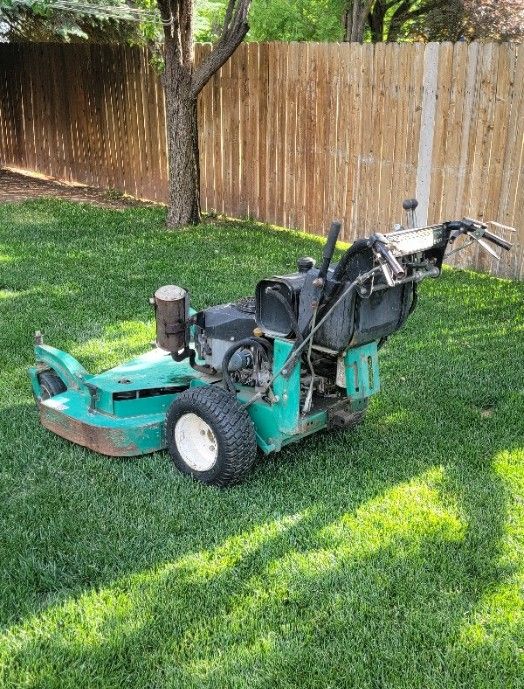 LESSCO 42” COMMERCIAL MOWER – RUNS GREAT