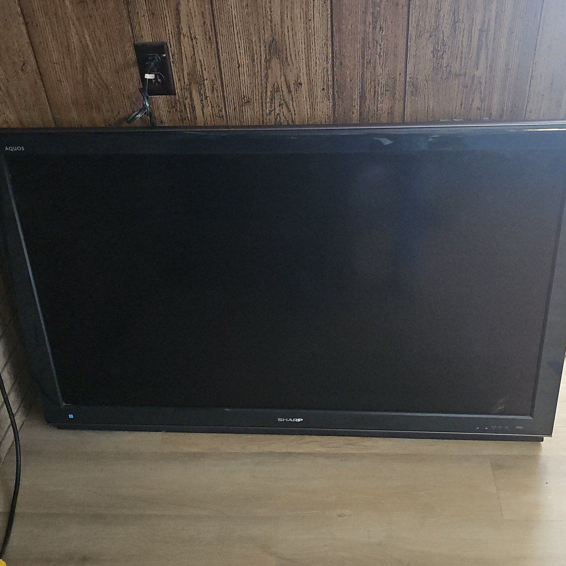Sharp Aquos 52" with speaker bar
