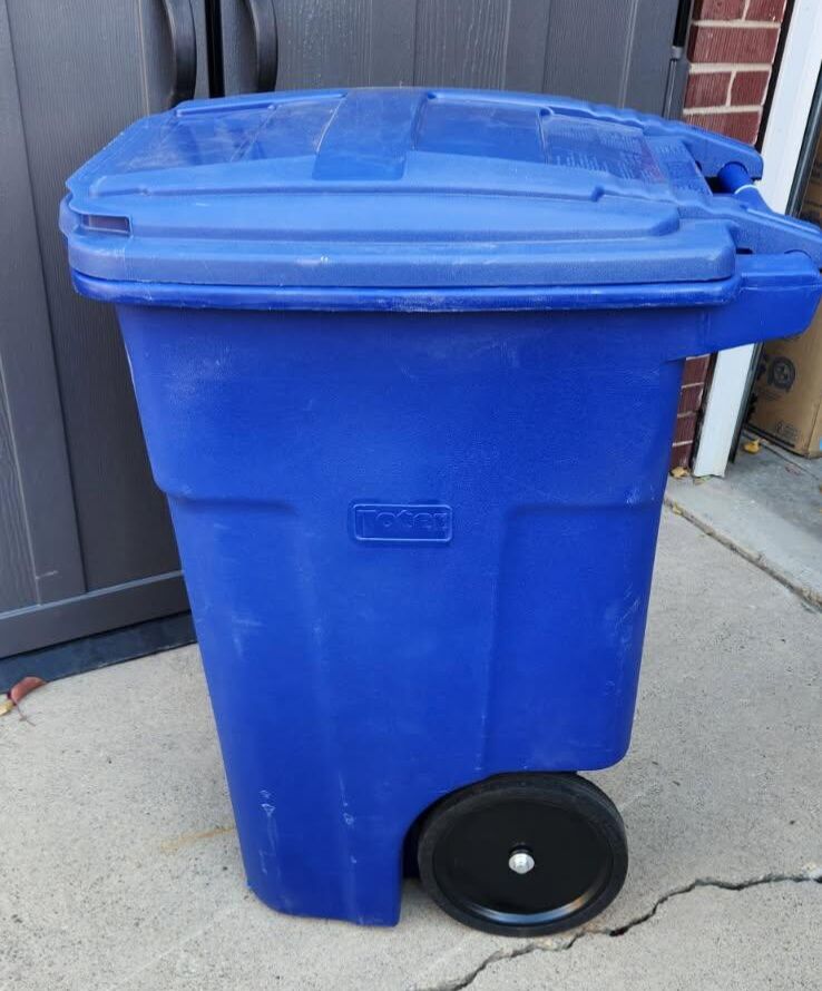 New Toter 48 Gal. Trash Can Blue With Quiet Wheels