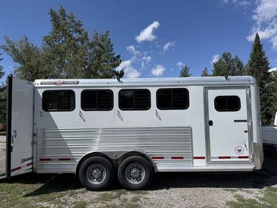 Logan Coach 4 horse Bullseye Trailer