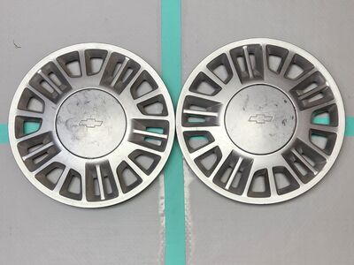 00-05 Chevy Malibu hubcaps 15 inch set of 2
