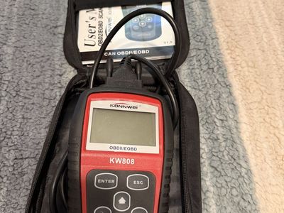 KONNWEI KW808 OBD2/EOBD Scanner Diagnostic Tool for CAN Vehicles, with Manual & Case $40