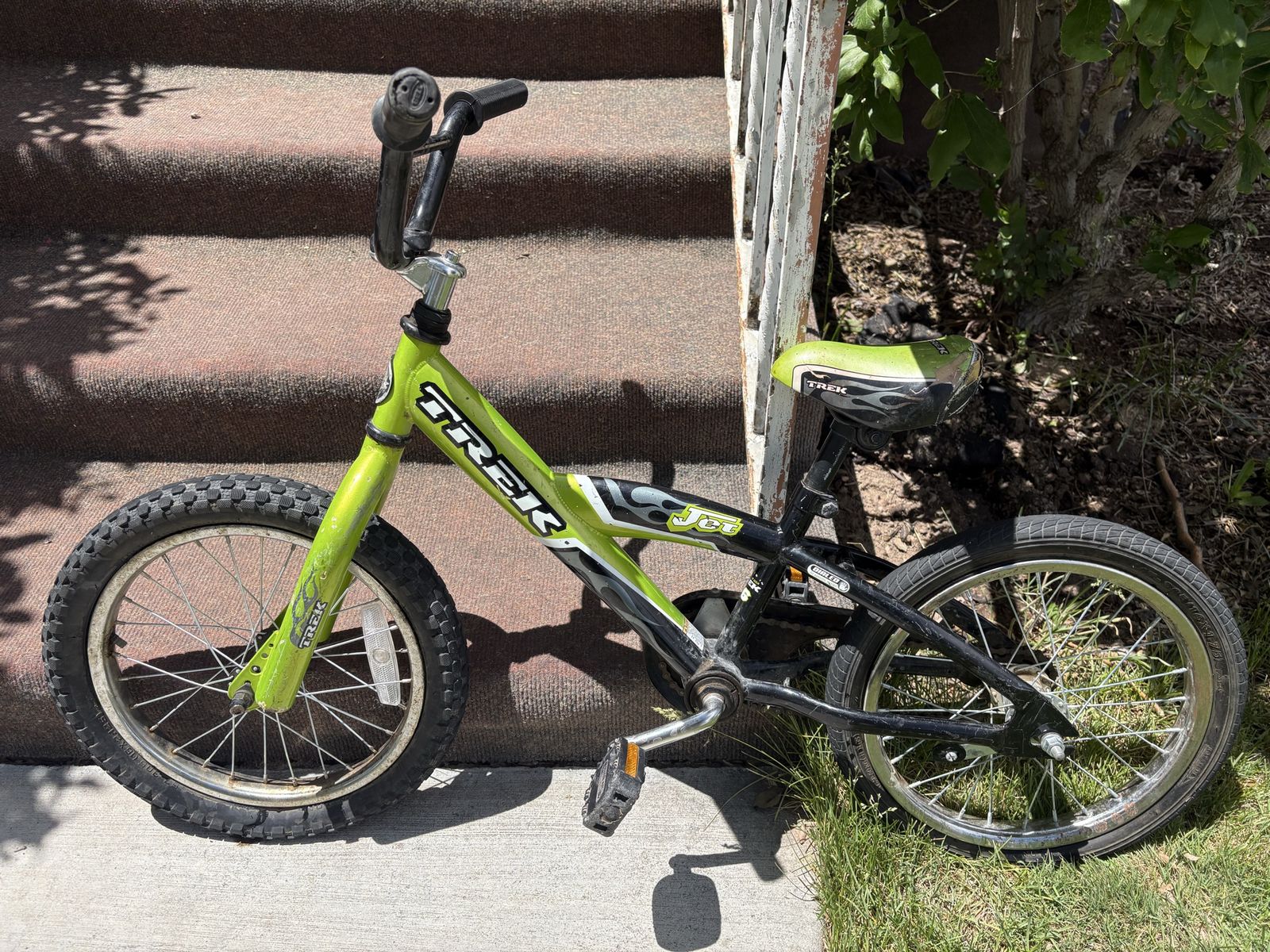 Trek Jet 16-Inch Kids Bicycle - Green & Black