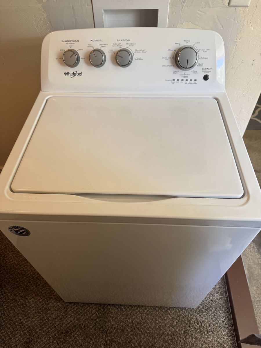 Whirlpool White Top Load Washer - Excellent Condition, Ready for Your Laundry Needs