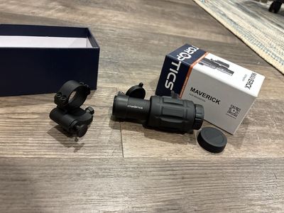 Vector Optics Maverick 5x26 Magnifier with Flip Mount