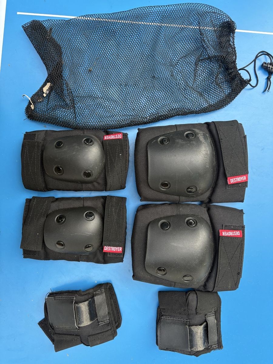 2x Kids wrist, elbow, knee guards skate scoot bike
