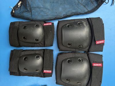 2x Kids wrist, elbow, knee guards skate scoot bike