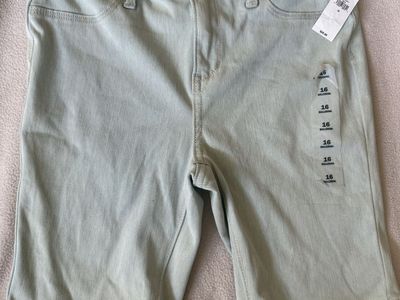 NWT Old Navy Girls Size 16 Light Wash Denim Shorts
