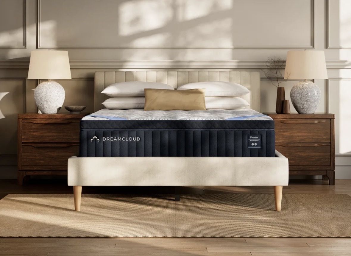 The DreamCloud Premier Rest, Full, Like New, Perfect Condition