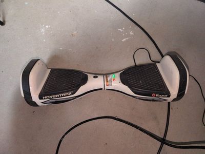 Razor Hovertrax Electric Smart Hoverboard Self-Balancing Scooter - White, with charger