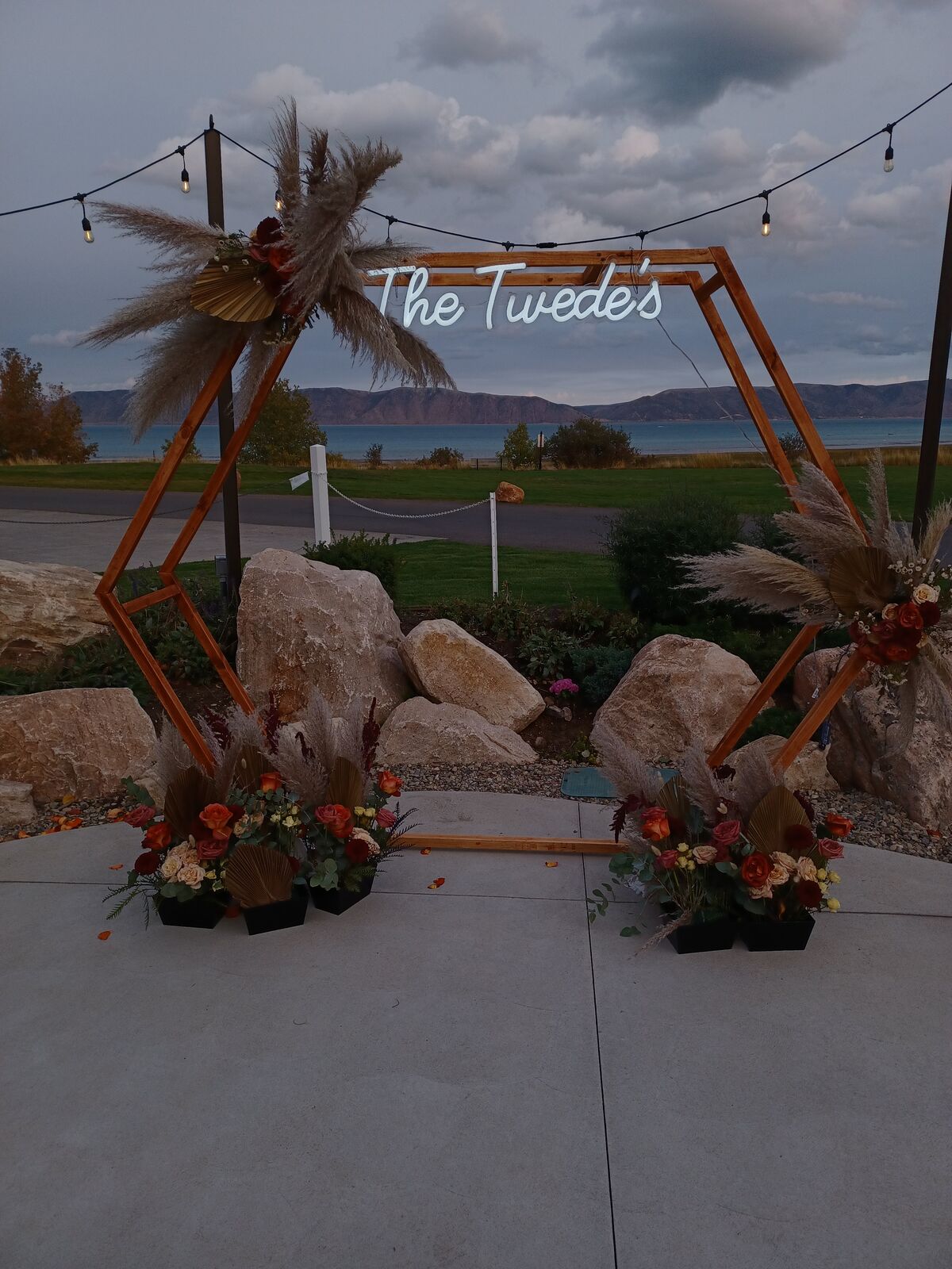 Hexagon wedding backdrop arch