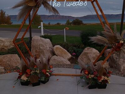 Hexagon wedding backdrop arch