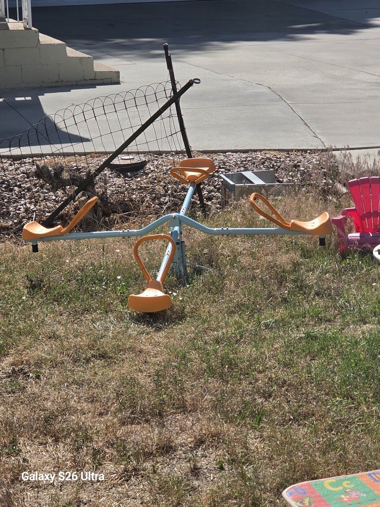 Kids Outdoor Teeter-Totter Backyard Play Set