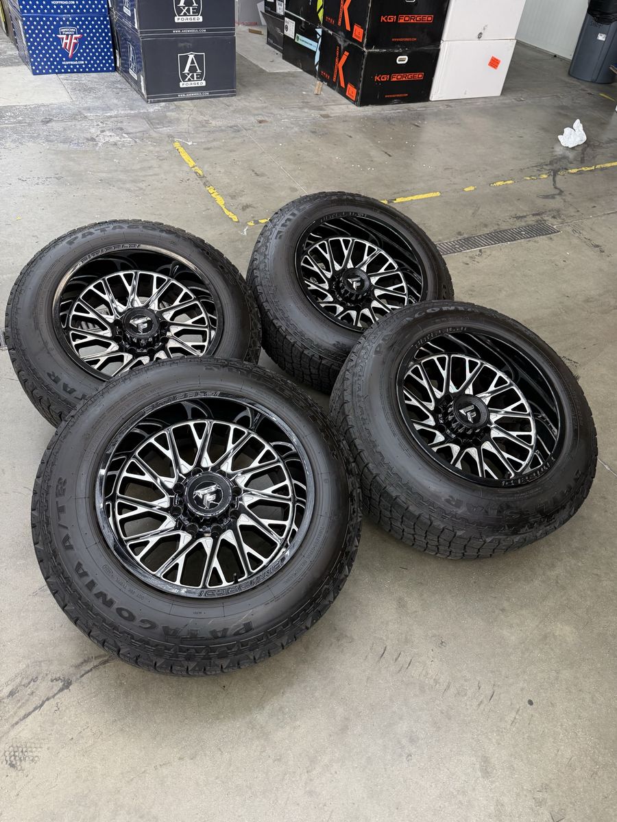 LIKE NEW 20x12 fittipaldi Offroad wheels/ 275/65/20 Patagonias 8x170