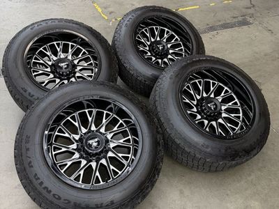 LIKE NEW 20x12 fittipaldi Offroad wheels/ 275/65/20 Patagonias 8x170