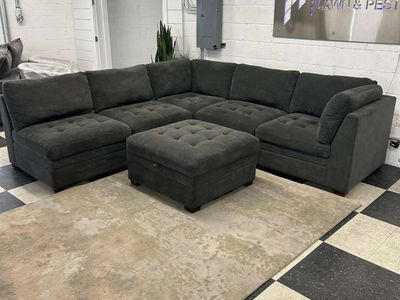 LIKE NEW!! COSTCO THOMASVILLE TISDALE MODULAR SECTIONAL 6-PIECE W/ STORAGE OTTOMAN!!