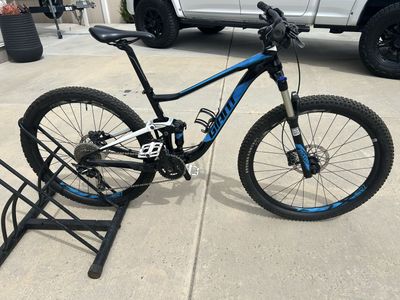 Giant Full Suspension Mountain Bike - 27.5" Wheels, Medium