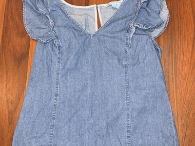 Women Size Small Draper James Top