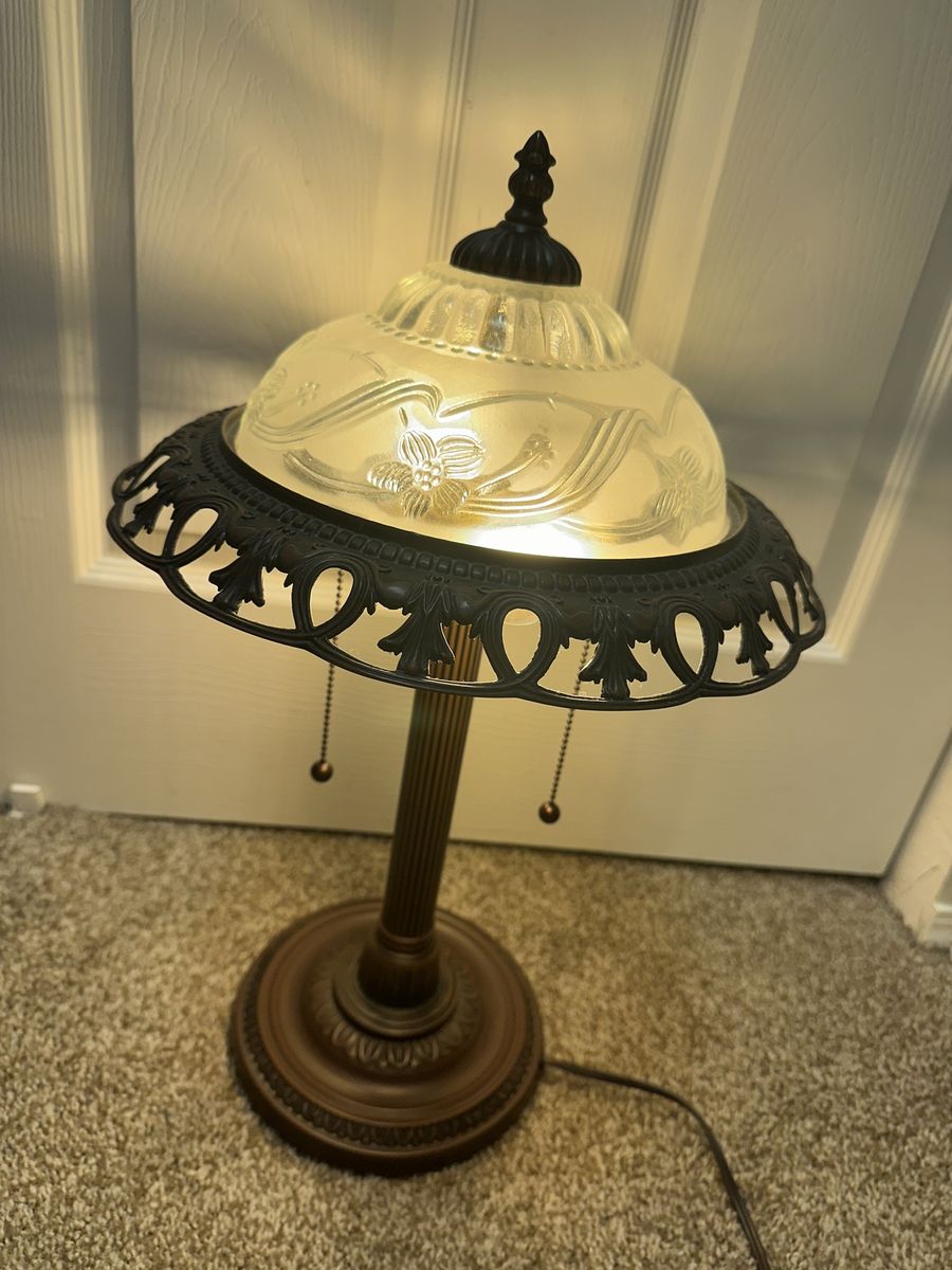 Vintage Frosted Glass & Brass Floral Table Lamp – Dual Pull Chains