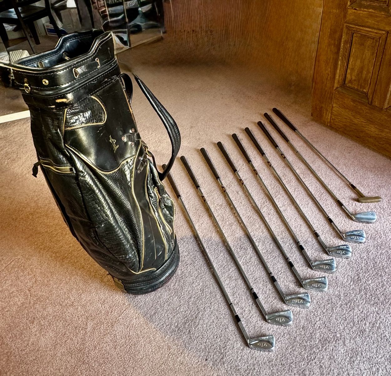 Rare Vintage MacGregor VIP Set - Includes Hard-to-Find 2-Iron & Kangaroo Leather Bag