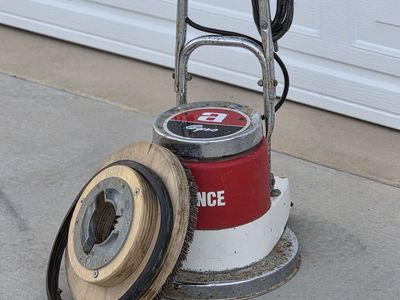 Floor Buffer: Great Condition!