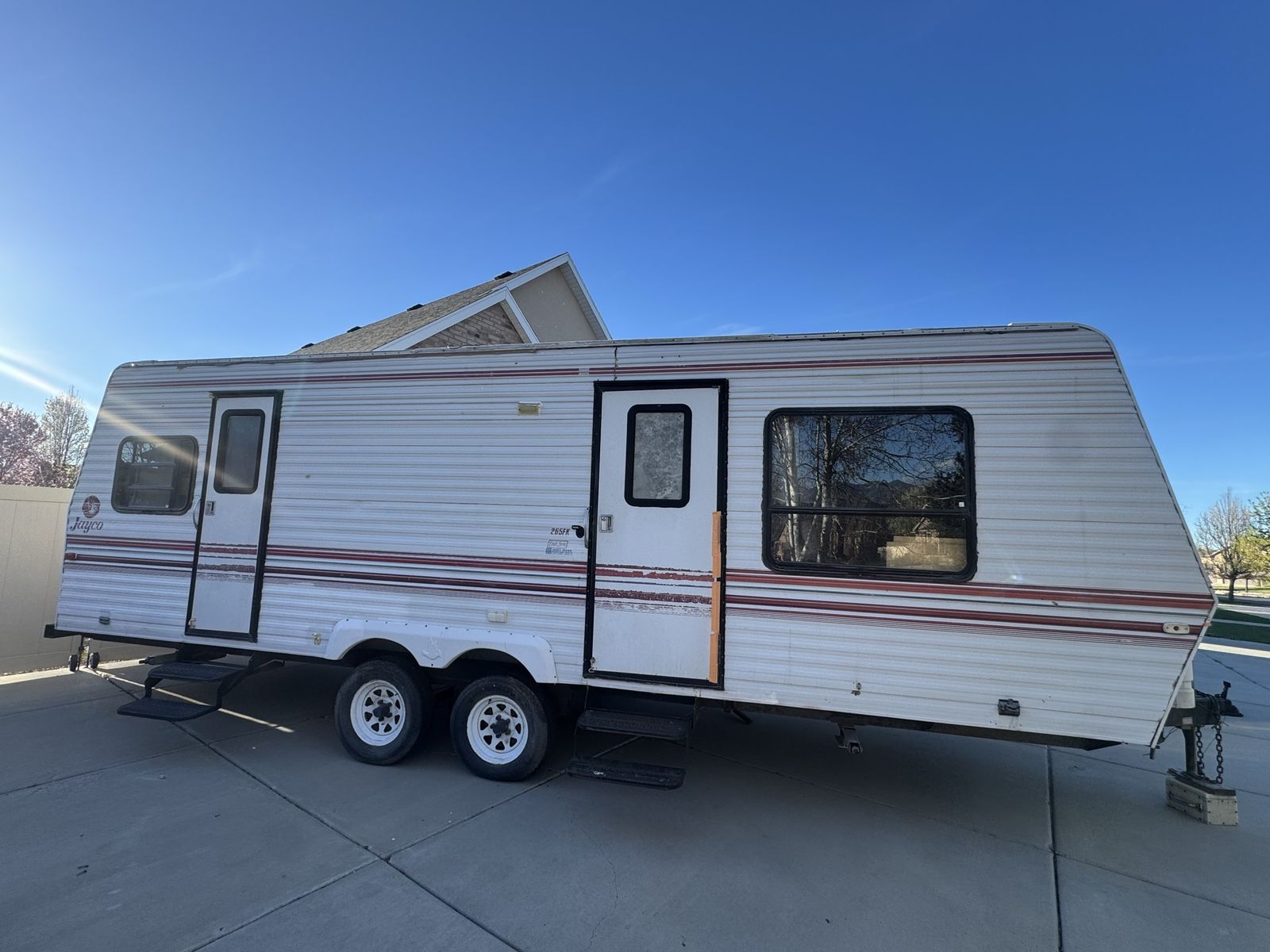 Fixer-Upper Travel Trailer – Jayco – Needs Work /