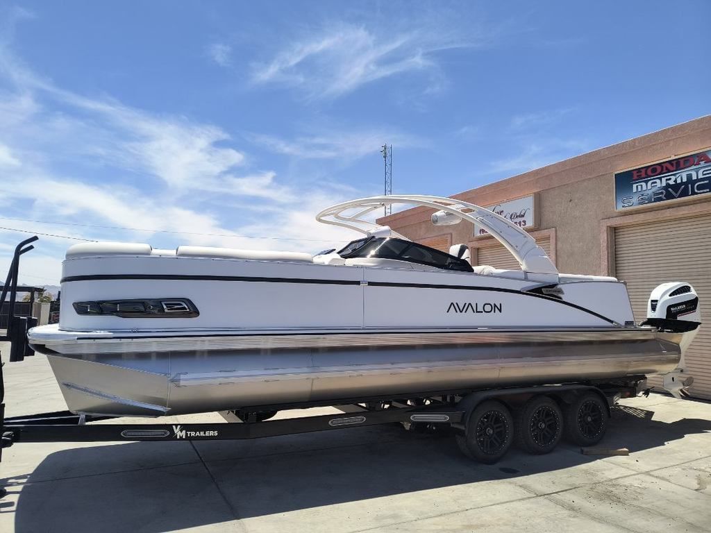 2026 Avalon Catalina Quad Lounger Windshield 27 FT