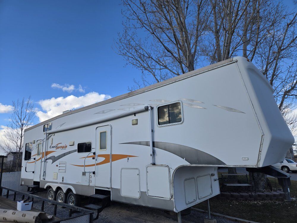 36 ft 2008 Cross Terain gooseneck neck toy hauler