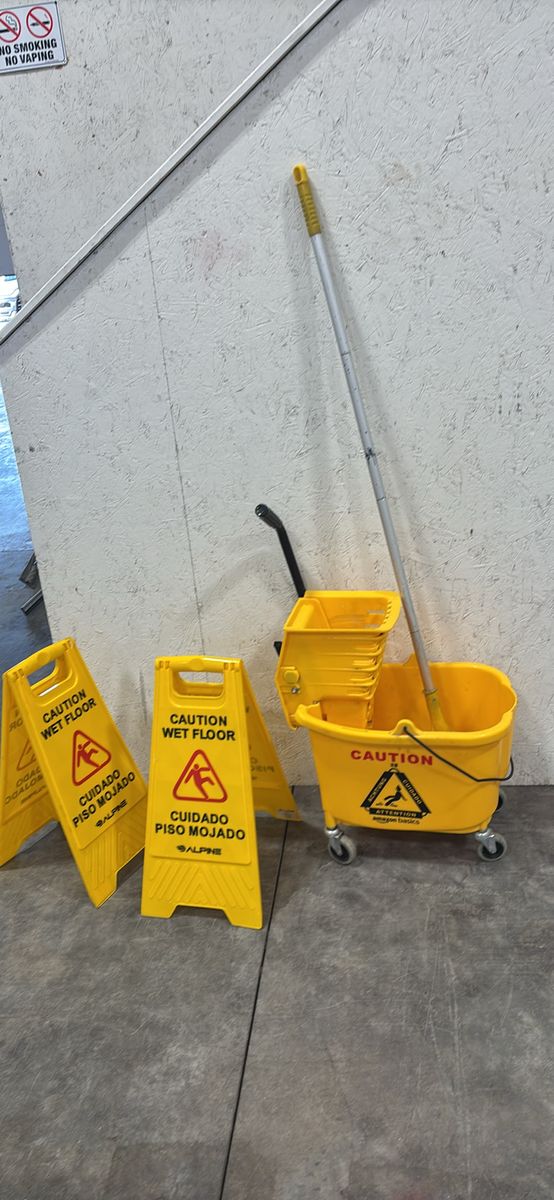 Rolling Mop Bucket, Wringer, Handle, 2 Signs