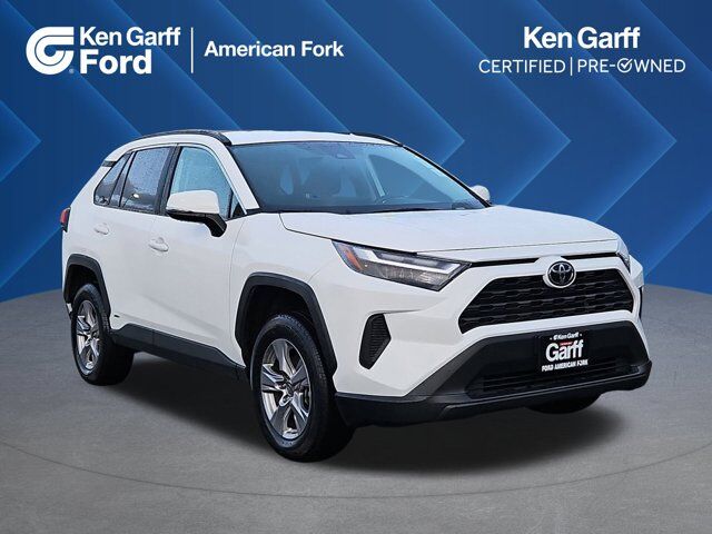 2025 TOYOTA RAV4 XLE