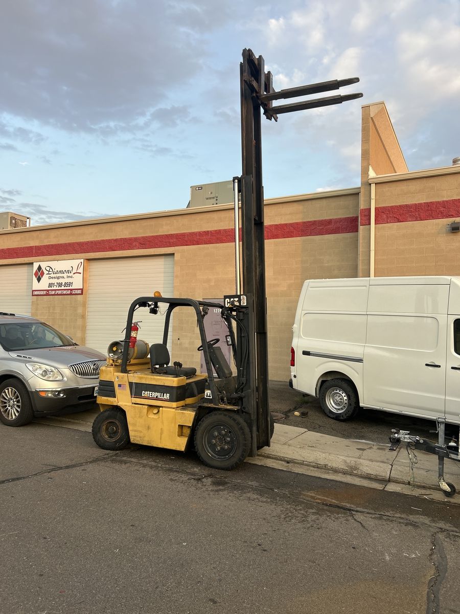 Used Caterpillar industrial forklift propane 