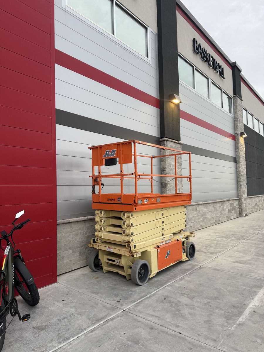 SCISSOR LIFT 19FT - 26FT - 32FT.    RENTAL GENIE - JCB - JLG