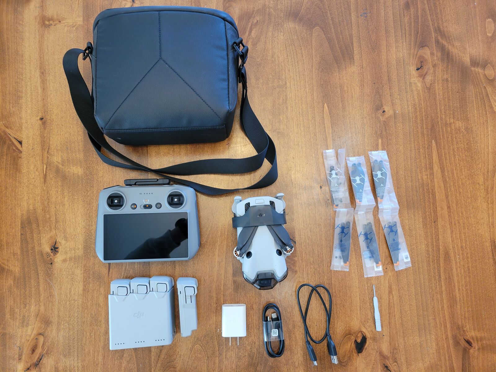 DJI Mini 4 Pro Fly More Combo ( 4 battery's total)