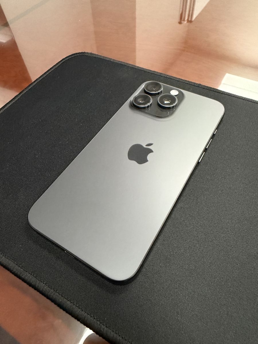 iPhone 15 Pro Max (256GB) in Black Titanium