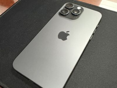 iPhone 15 Pro Max (256GB) in Black Titanium