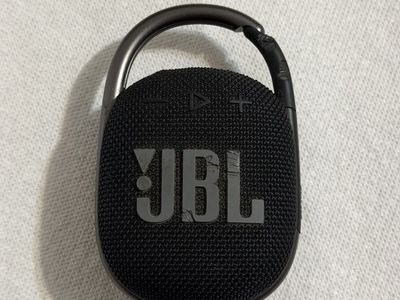 JBL Clip 4