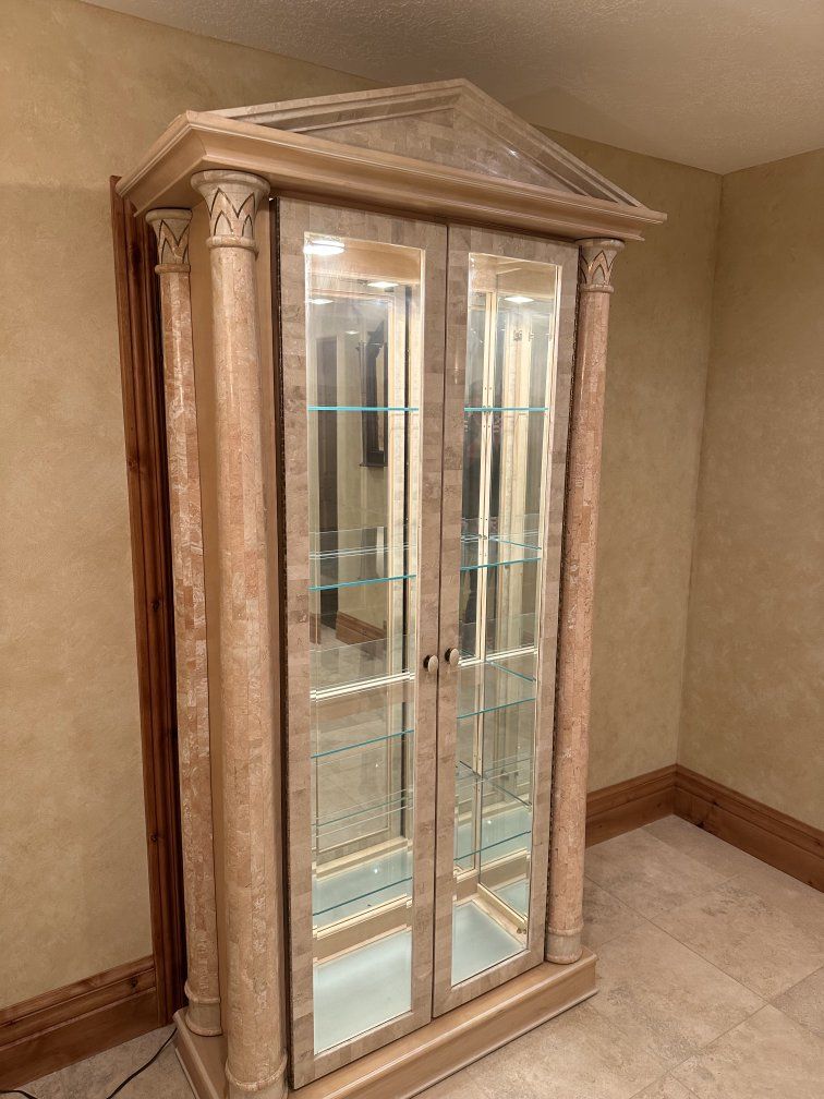 Display case - high end in great condition
