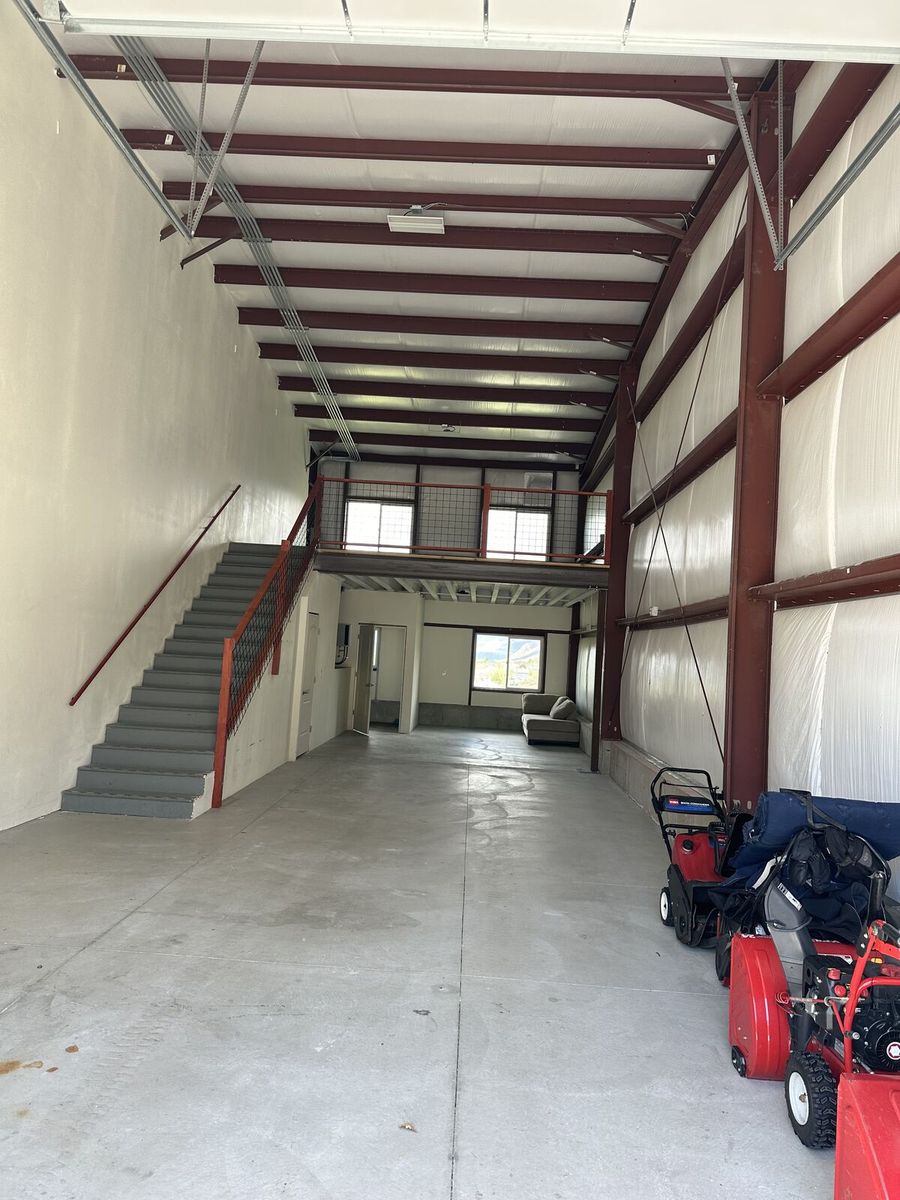2,000 SF WAREHOUSE /OFFICE $2850/mo 2 FREE MONTHS SOUTH OGDEN