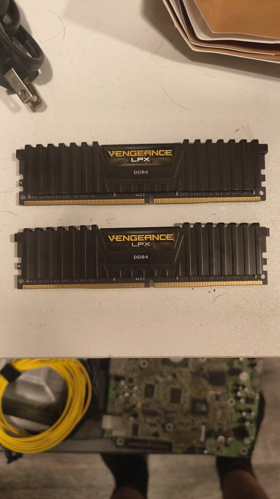 32GB Corsair Vengeance LPX DDR4 (2x16GB)