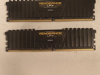 32GB Corsair Vengeance LPX DDR4 (2x16GB)
