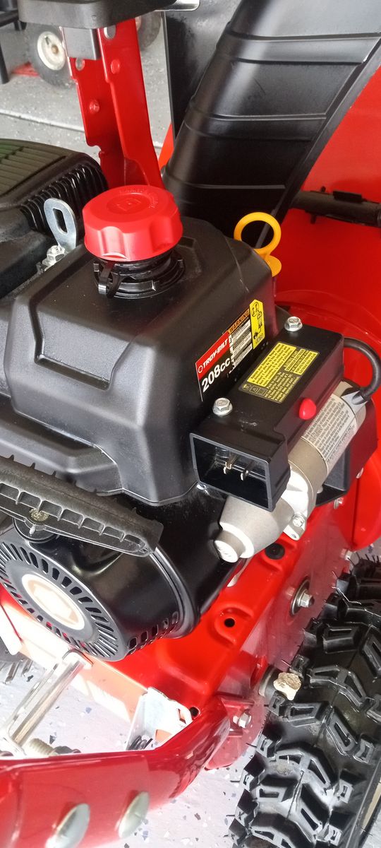 Garage sale !! LIKE NEW ! desk's or 2023 barely used snowblower !