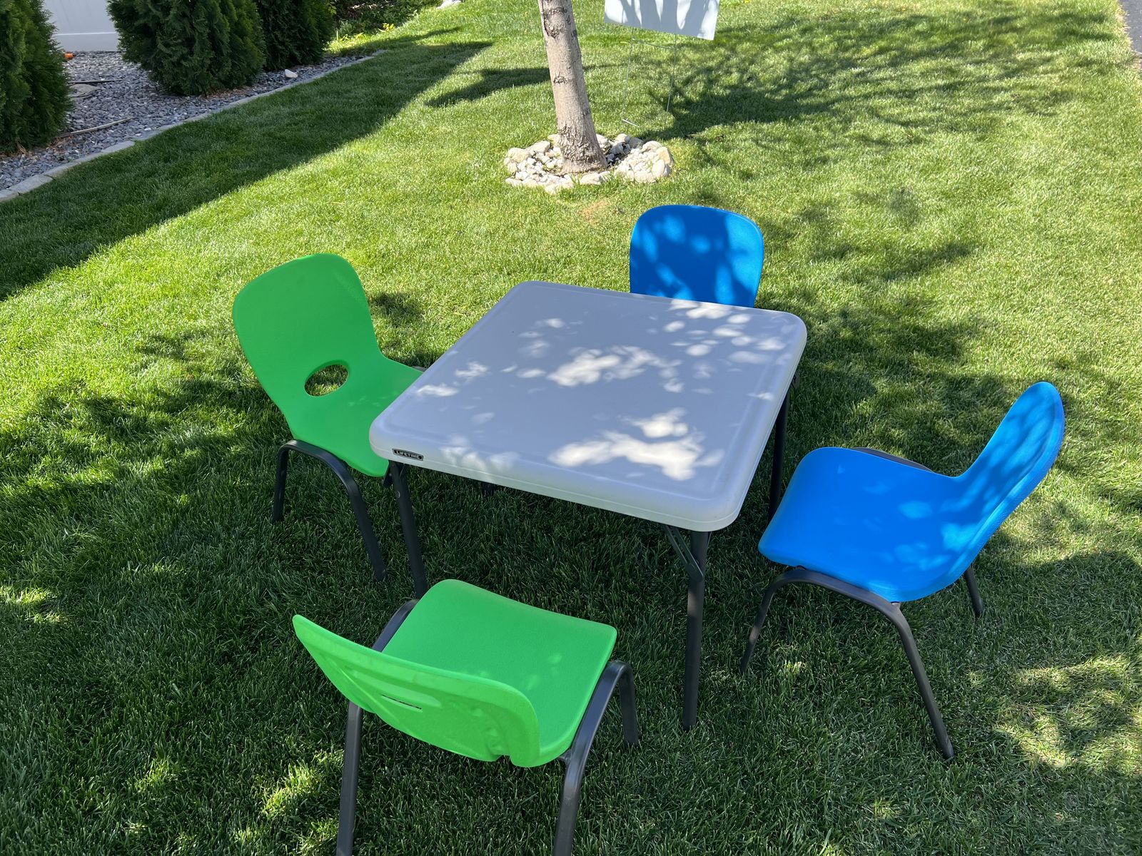 Lifetime kids table and 4 chairs