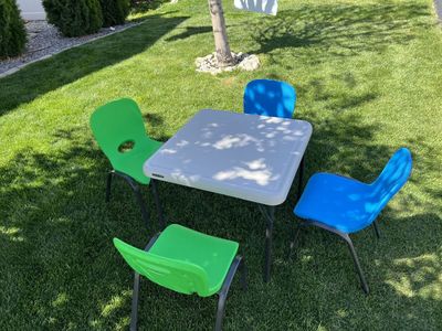 Lifetime kids table and 4 chairs